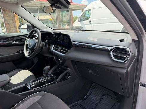Used 2024 Chevrolet TrailBlazer LS FWD image 21