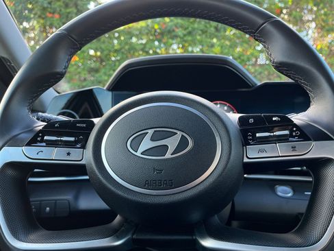 Used 2025 Hyundai Elantra Limited image 28