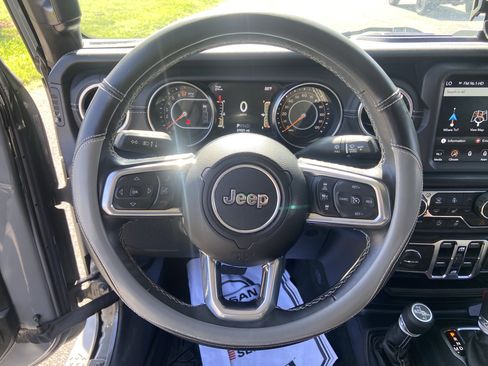 Used 2020 Jeep Gladiator Overland AWD/4WD image 12