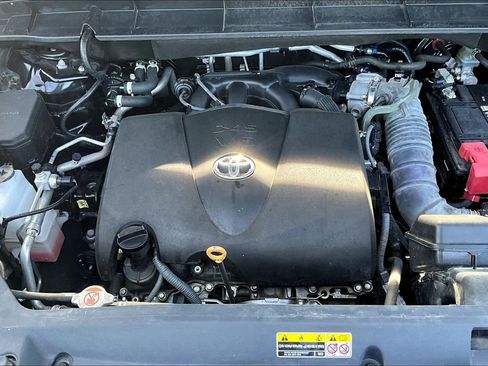 Used 2022 Toyota Highlander XLE AWD/4WD image 33