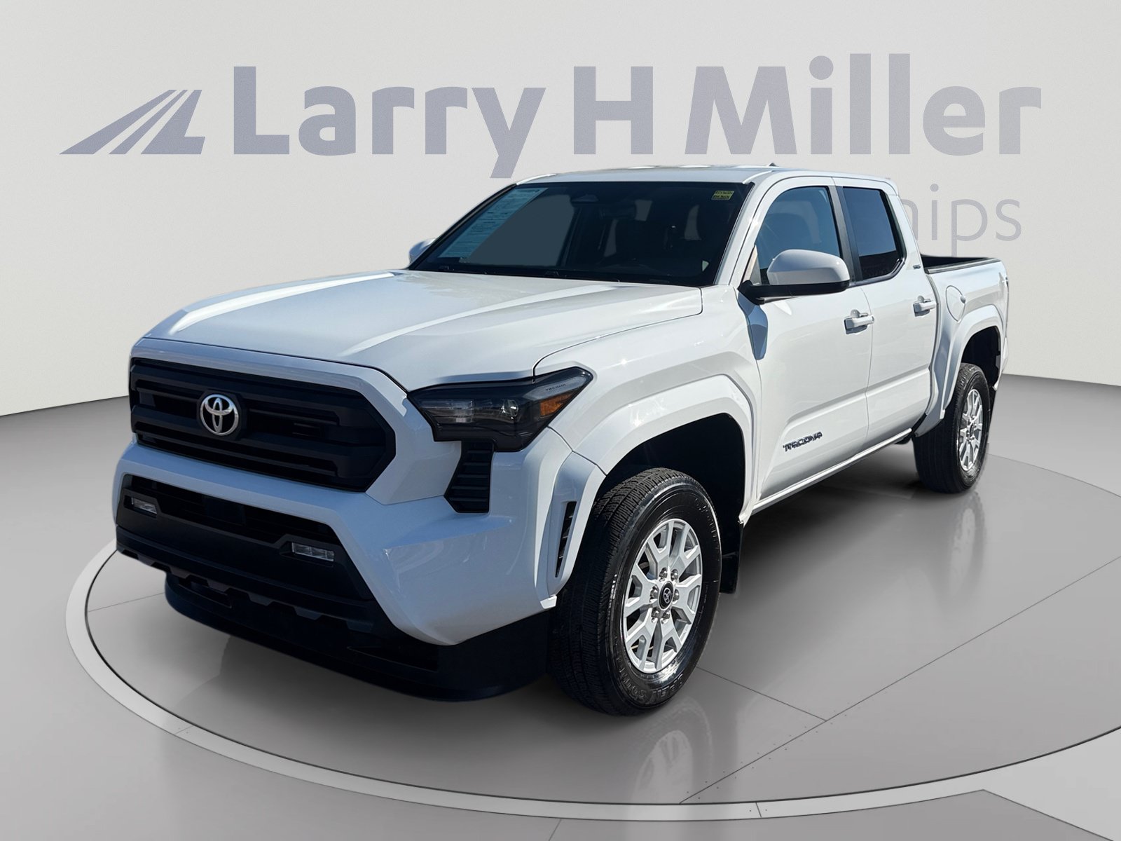 Used 2024 Toyota Tacoma SR5 AWD/4WD image 1