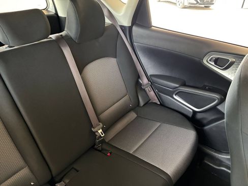 Used 2025 Kia Soul LX w/ LX Technology Package FWD image 34