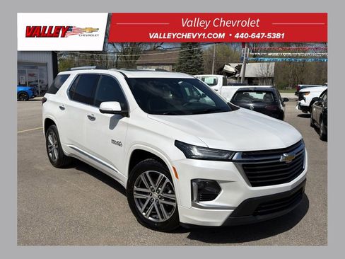 Used 2023 Chevrolet Traverse High Country FWD image 1