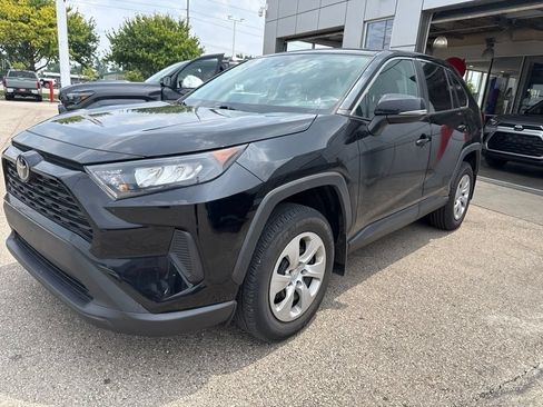 Used 2022 Toyota RAV4 LE AWD/4WD image 10