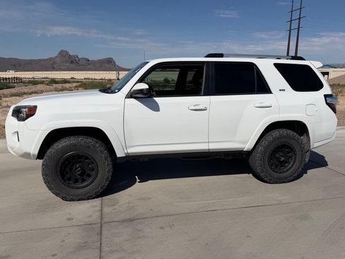 Used 2023 Toyota 4Runner SR5 AWD/4WD image 5
