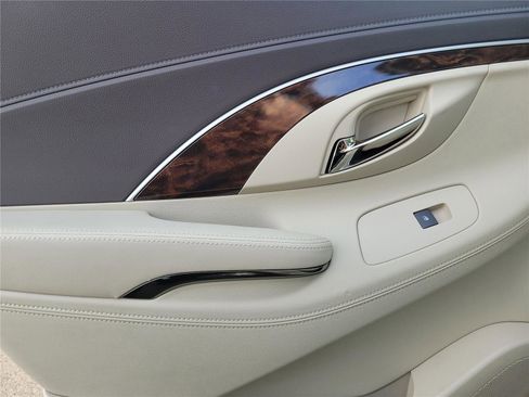 Used 2015 Buick LaCrosse FWD image 15