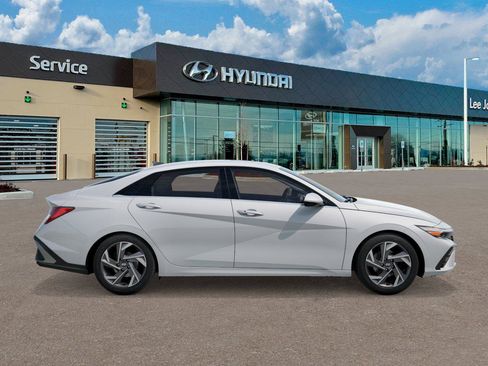 New 2026 Hyundai Elantra Limited image 7