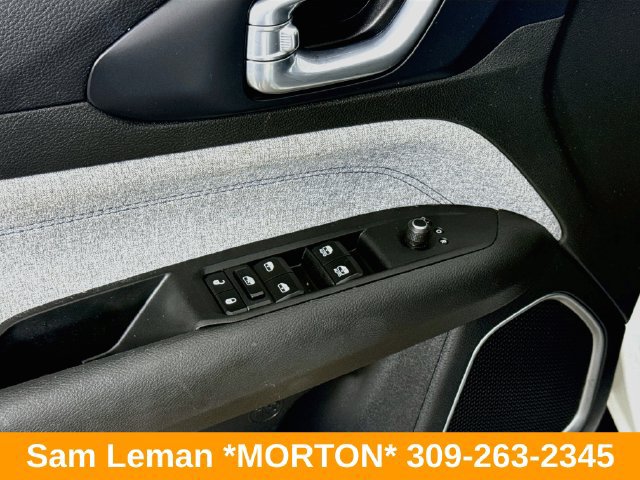 Used 2023 Jeep Compass Latitude AWD/4WD image 17