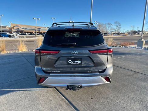 Used 2022 Toyota Highlander Platinum image 7