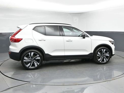 Used 2024 Volvo XC40 B5 Plus AWD/4WD image 8