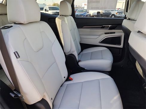 New 2025 Kia Telluride S image 18