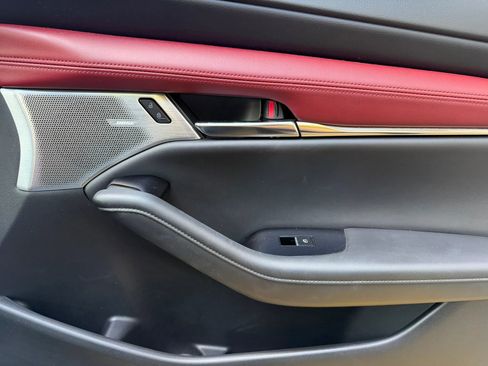 Used 2022 MAZDA MAZDA3 s image 12