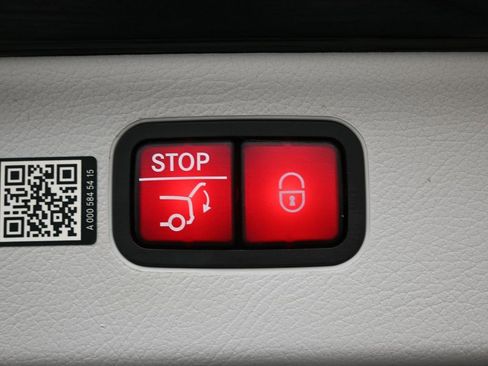 Used 2023 Mercedes-Benz EQS 580 4MATIC SUV image 18