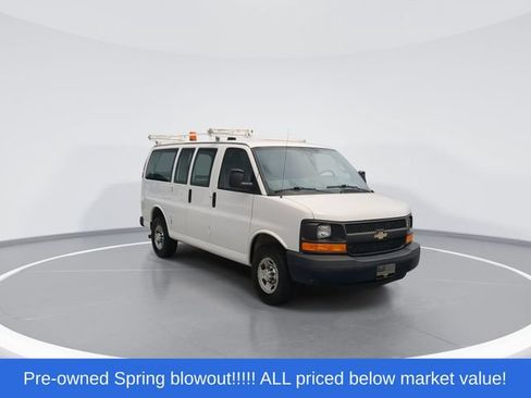 Used 2016 Chevrolet Express 2500 RWD image 2