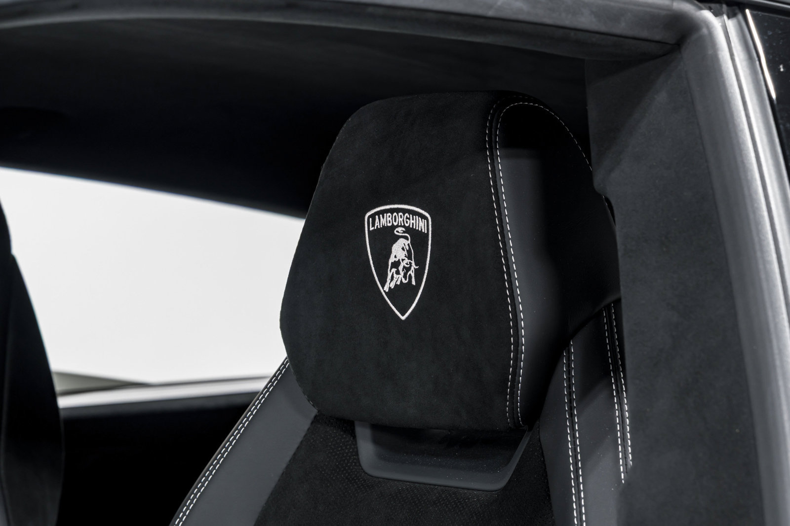 Used 2024 Lamborghini Urus Performante AWD/4WD image 21