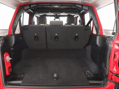 Used 2025 Jeep Wrangler Unlimited Sahara image 27