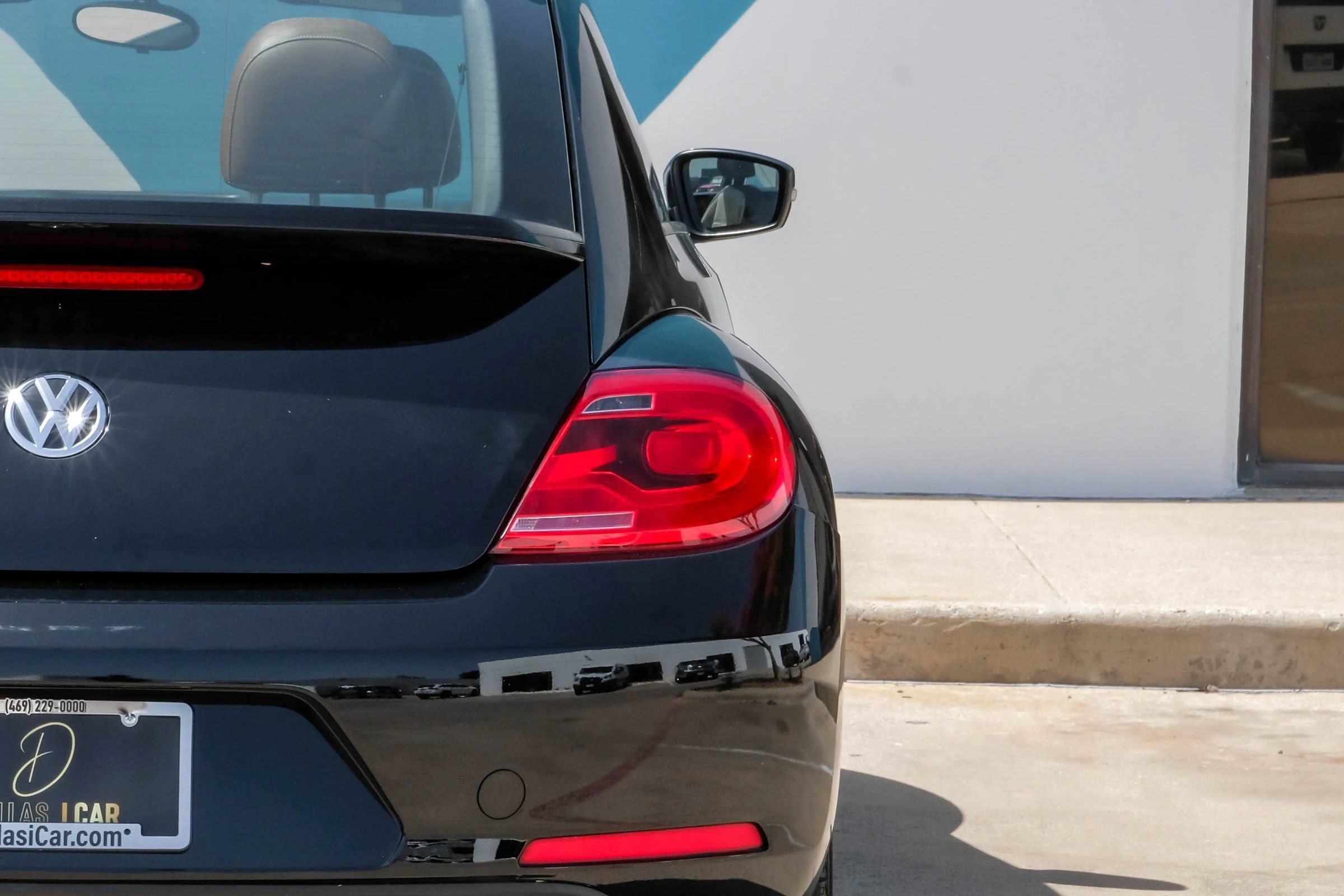 Used 2015 Volkswagen Beetle 1.8T Classic FWD image 36