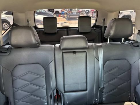 Used 2024 Volkswagen Atlas SE FWD image 12