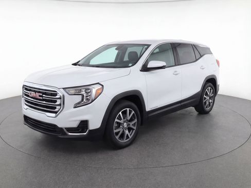Used 2023 GMC Acadia SLT FWD image 3