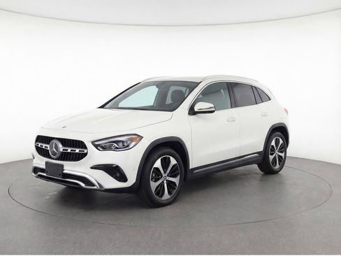 Used 2025 Mercedes-Benz GLA 250 4MATIC image 1