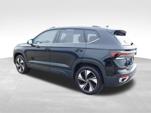 Used 2025 Volkswagen Taos SE AWD/4WD image 5