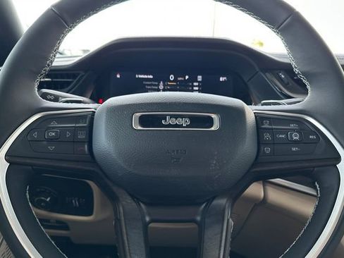 New 2026 Jeep Grand Cherokee L Limited w/ Luxury Tech Group II AWD/4WD image 24