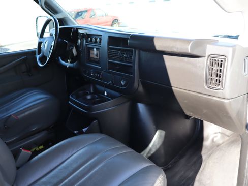 Used 2023 GMC Savana 2500 w/ Driver Convenience Package image 29