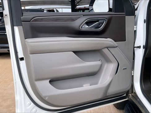 Used 2022 Chevrolet Tahoe LT w/ LT Signature Plus Package AWD/4WD image 22