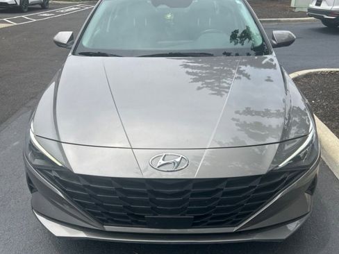 Used 2023 Hyundai Elantra SEL w/ Convenience Package FWD image 3
