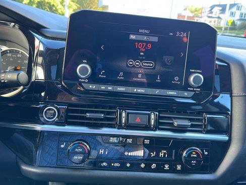 Used 2023 Nissan Pathfinder SV w/ SV Premium Package image 22