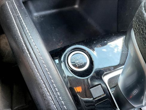 Used 2018 Nissan Kicks SV FWD image 36