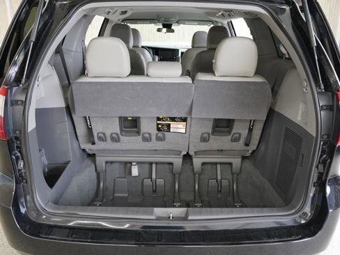 Used 2020 Toyota Sienna L image 39