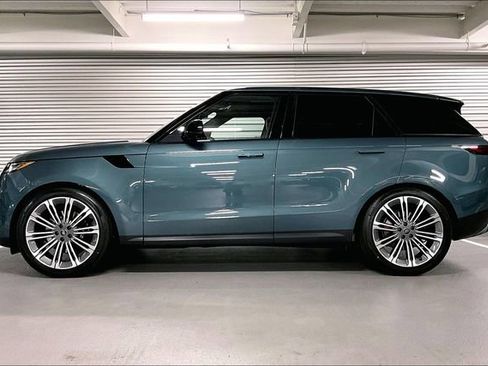 New 2025 Land Rover Range Rover Sport SE image 3