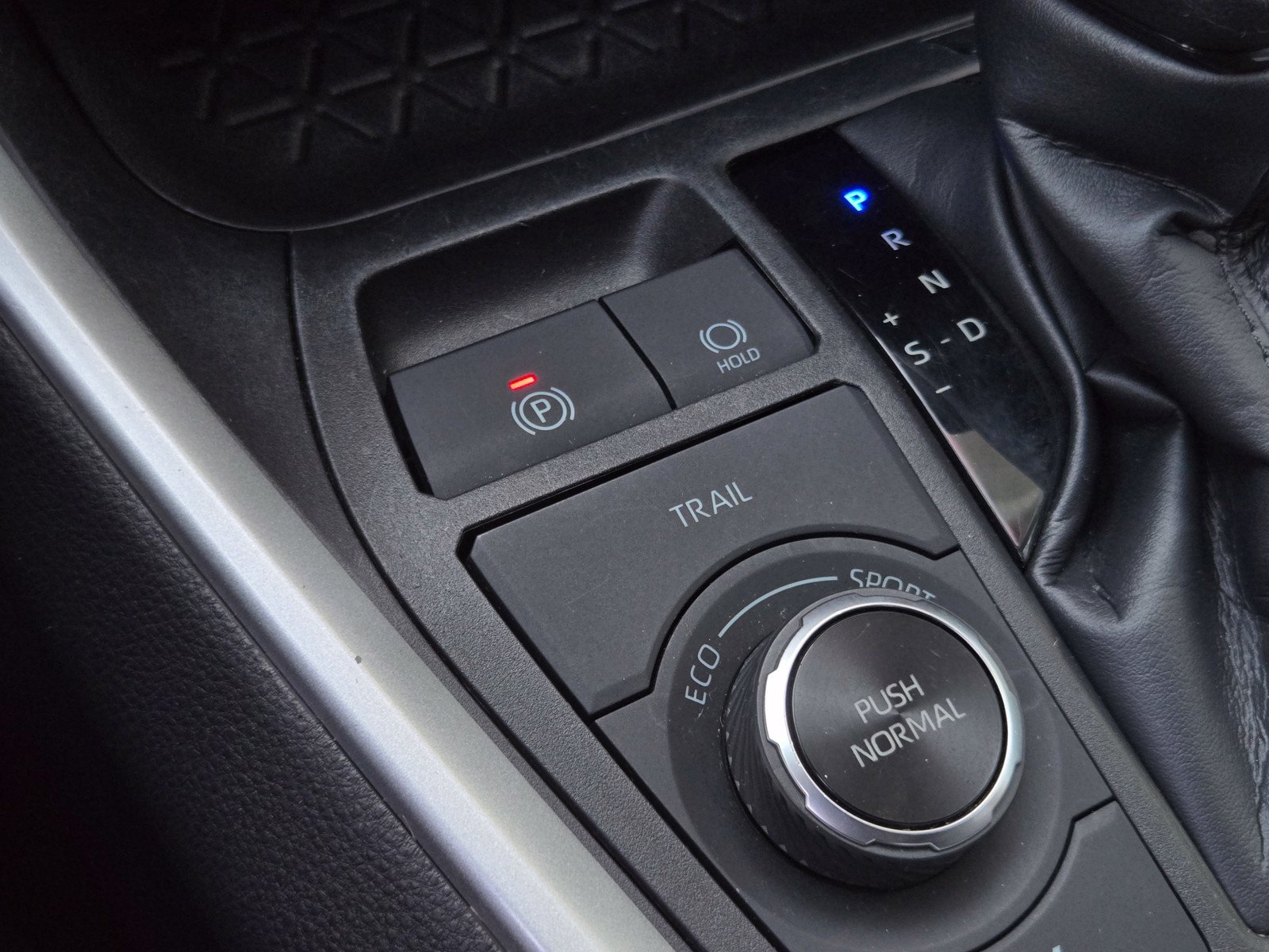 Certified 2024 Toyota RAV4 LE AWD/4WD image 17