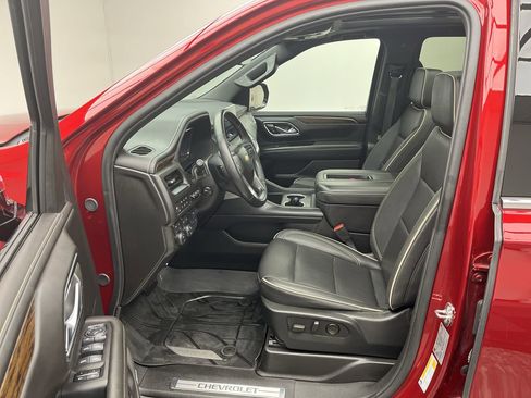 Certified 2024 Chevrolet Suburban Premier w/ Premium Package image 3