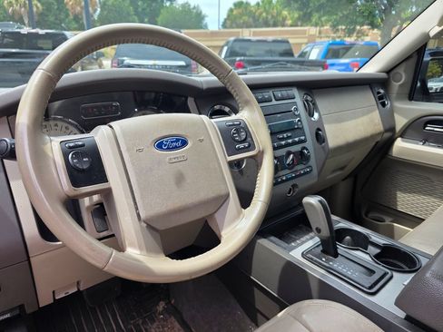 Used 2011 Ford Expedition XLT AWD/4WD image 6