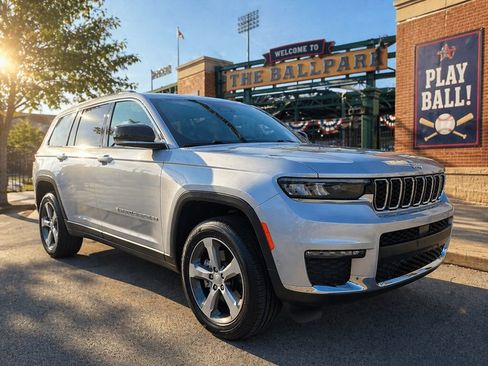 Certified 2025 Jeep Grand Cherokee L Limited w/ Luxury Tech Group II AWD/4WD image 1