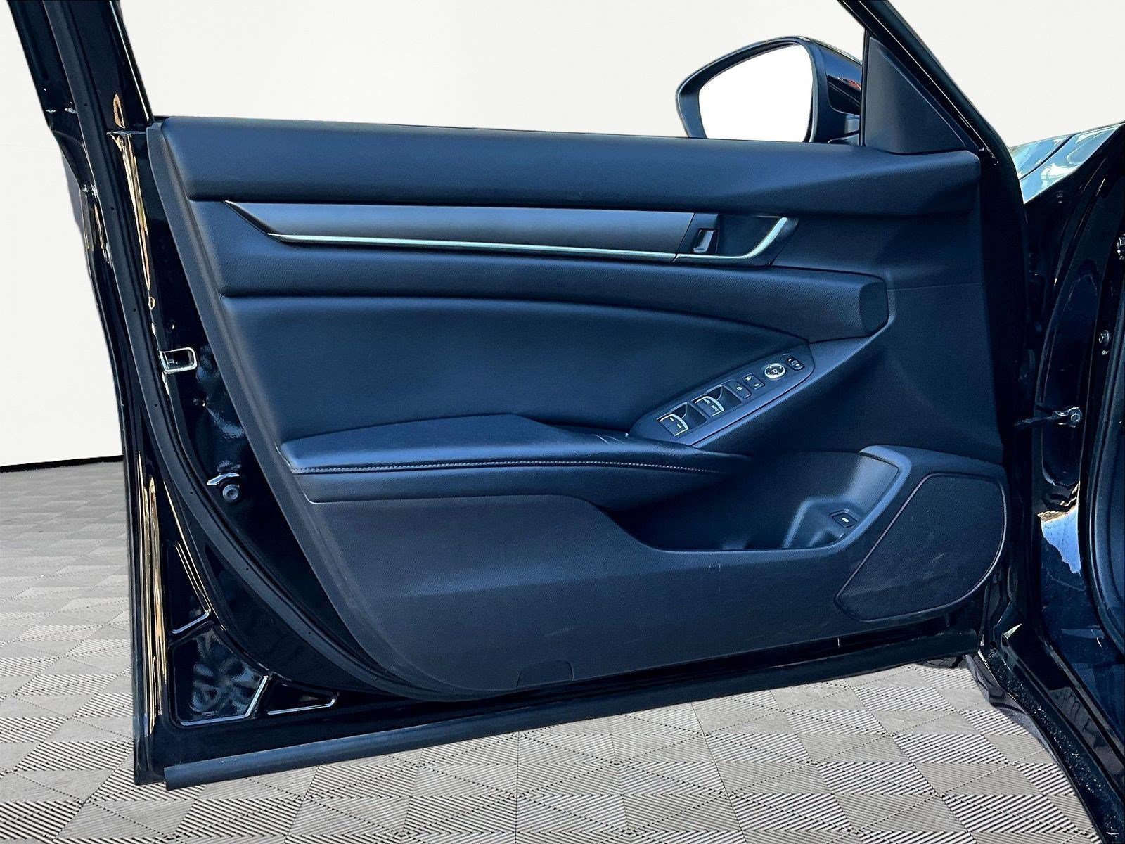 Used 2018 Honda Accord LX image 19