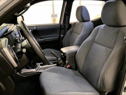 Used 2019 Toyota Tacoma TRD Sport image 24