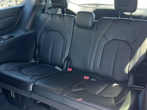New 2027 Chrysler Pacifica Select AWD/4WD image 19