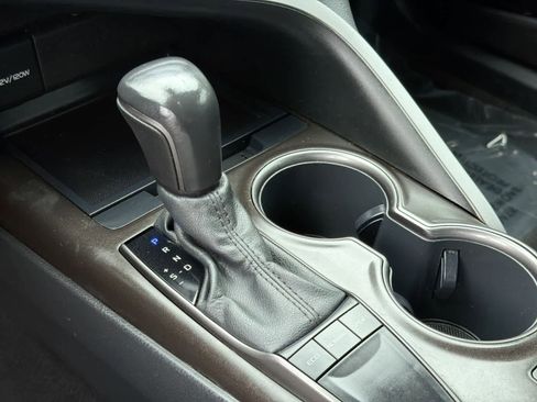Used 2022 Toyota Camry SE w/ Cold Weather Package FWD image 32