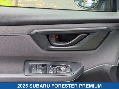 Used 2025 Subaru Forester Premium AWD/4WD image 13