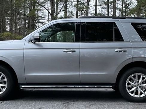 Used 2020 Ford Expedition XLT w/ Equipment Group 202A image 4