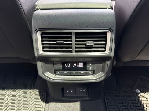 Used 2024 Volkswagen Atlas SEL AWD/4WD image 21