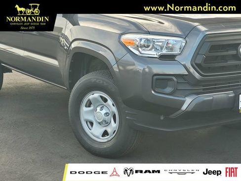 Used 2022 Toyota Tacoma SR w/ SR Convenience Package RWD image 5