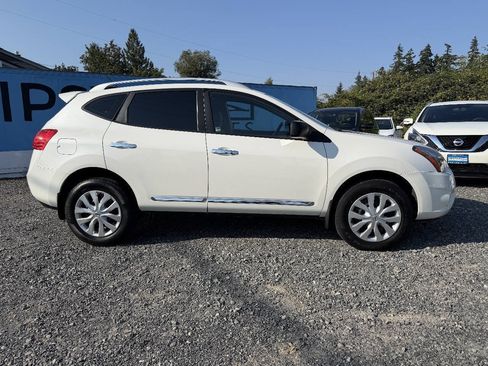 Used 2014 Nissan Rogue S w/ Convenience Package FWD image 2