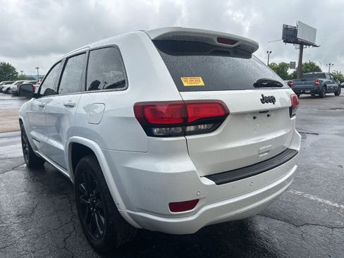 Used 2019 Jeep Grand Cherokee Altitude RWD image 4