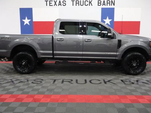 Used 2022 Ford F250 Lariat w/ Lariat Ultimate Package AWD/4WD image 13