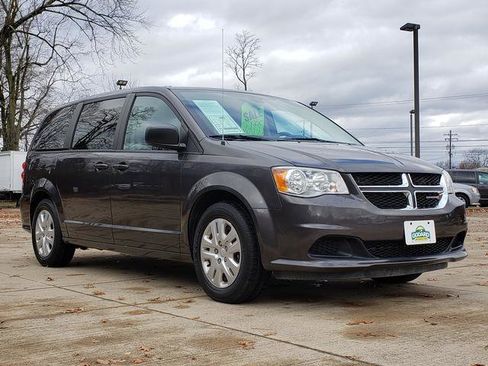 Used 2018 Dodge Grand Caravan SE w/ UConnect Hands-Free Group image 8