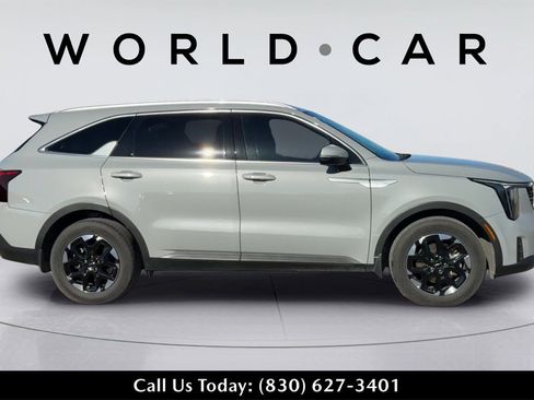 Certified 2025 Kia Sorento S image 1